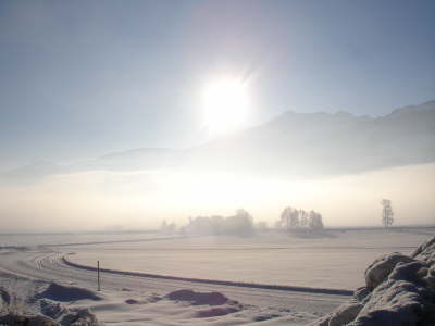 Januar 2006 - Warten auf den Skibus in Piesendorf