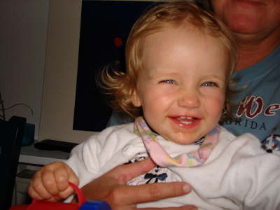 September 2007 - Sarah Sophie - die Tochter meiner Cousine Maike nach ihrem ersten Bier